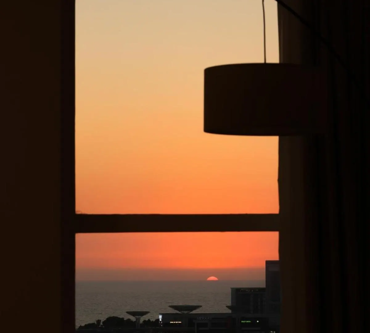 Cozy Dubai Eye & Sunset Views - Jbr Beachfront - Gym & Pool - Free Parking 0*,  United Arab Emirates