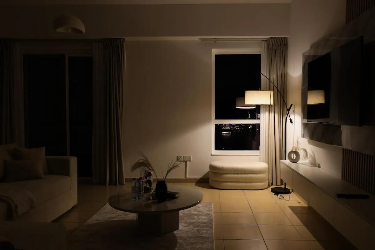 Cozy Dubai Eye & Sunset Views - Jbr Beachfront - Gym & Pool - Free Parking 0*,  United Arab Emirates